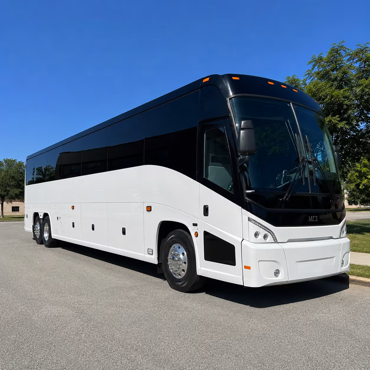 detroit 40 passenger charter bus