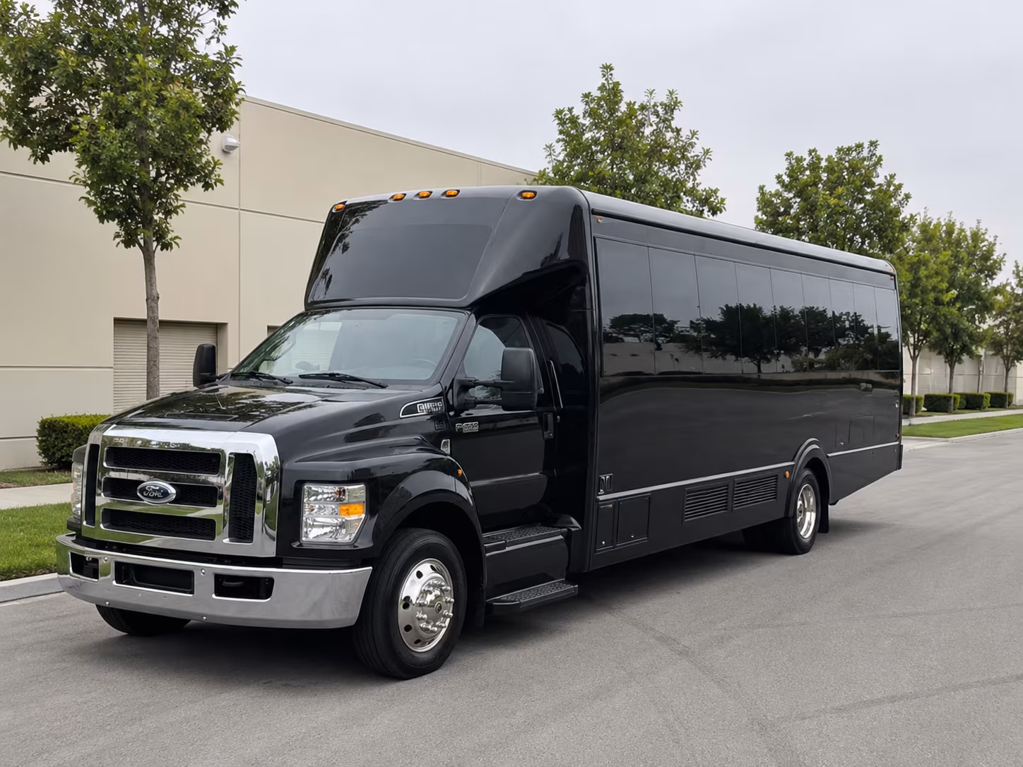 detroit bus rental service area