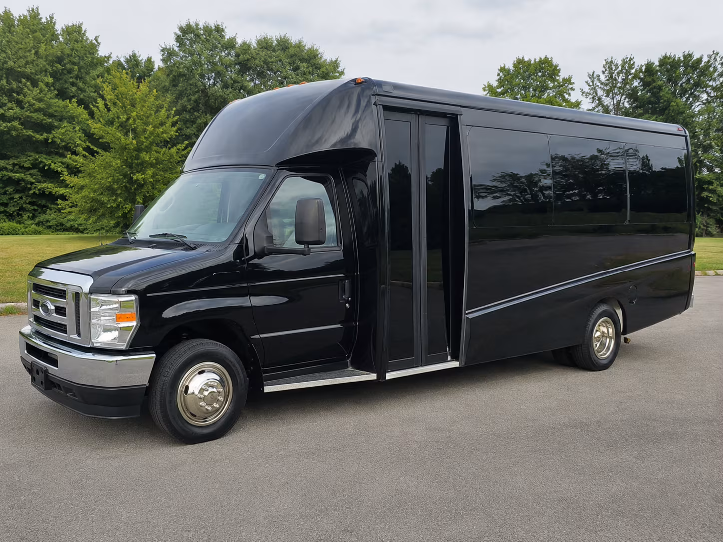 find the perfect transportation for your next airport transfer 5
