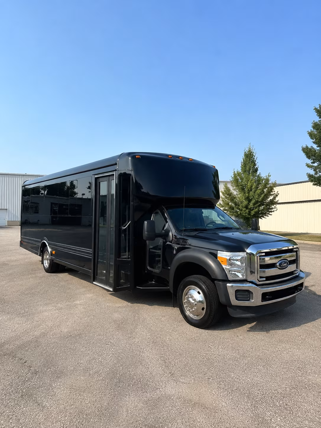 rent a party bus in detroit for downtown prom nights and after parties