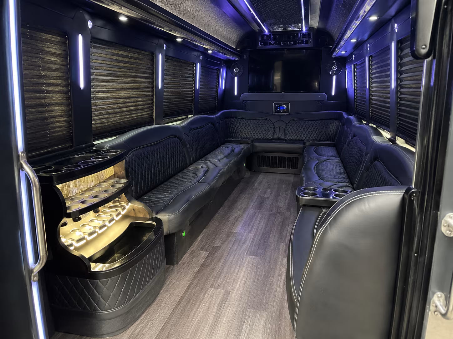 school field trip and group tour buses around metro detroit